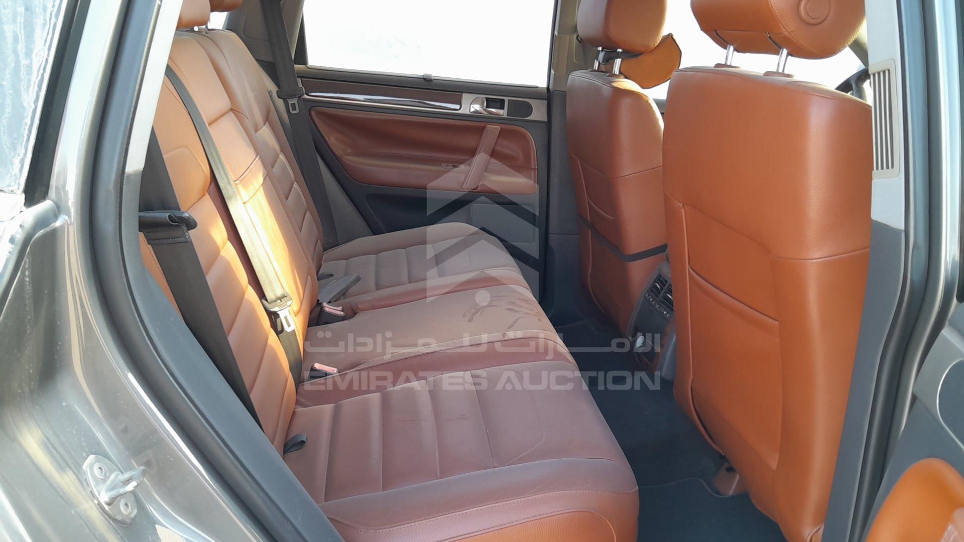 2010 VOLKSWAGEN TOUAREG VIN: WVGAL27L4AD011385