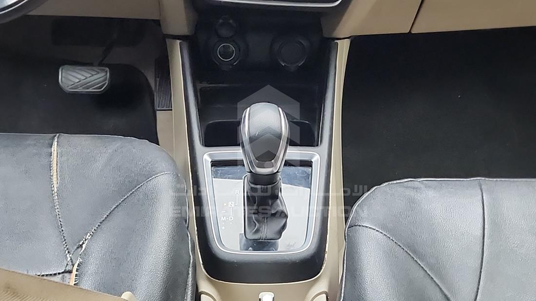 سوزوكي Dzire 2022 — زاوية ناقل الحركة — صورة 17
