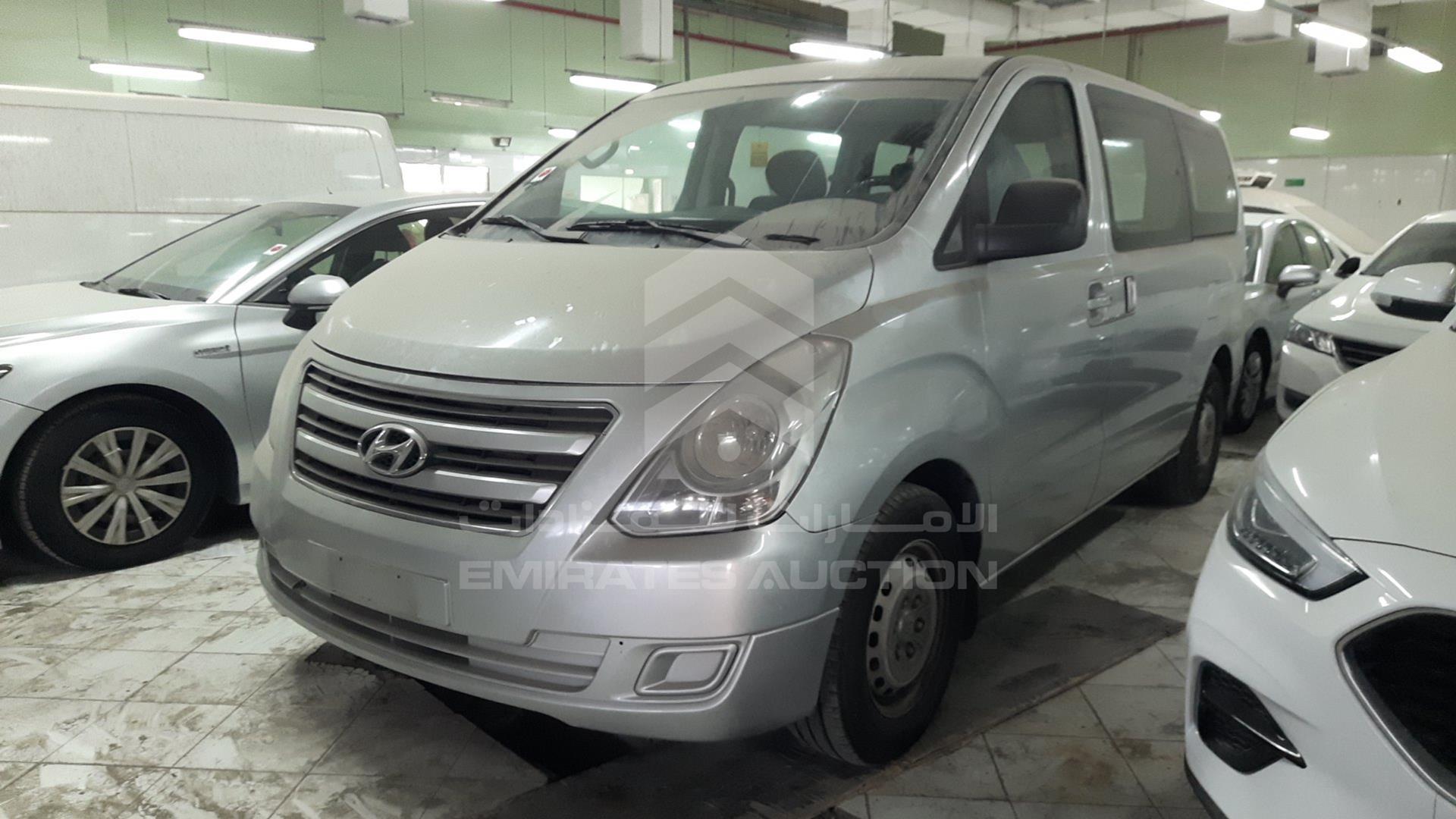 2018 HYUNDAI H1 VIN: KMHWG81RXJU967562