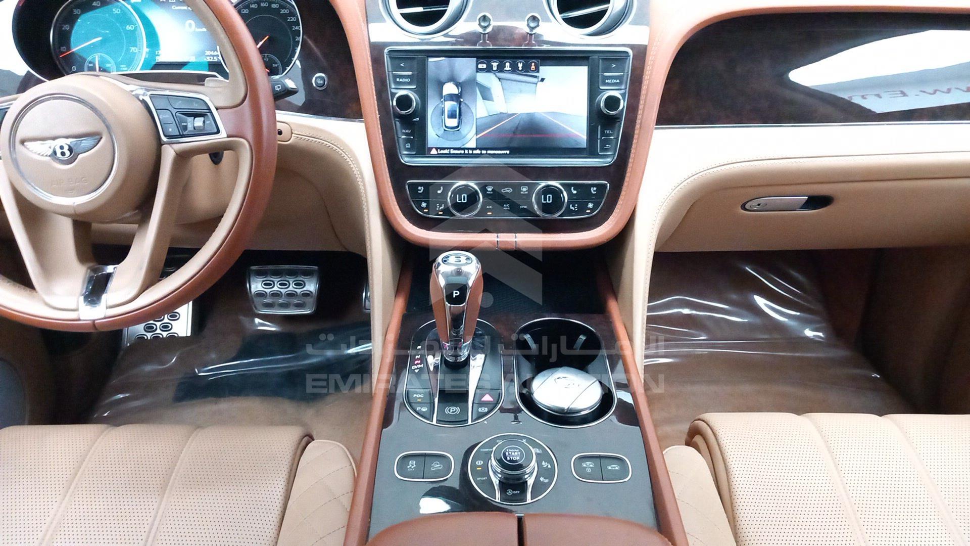 2017 BENTLEY BENTAYGA VIN: SJAAB1ZV8HC015778