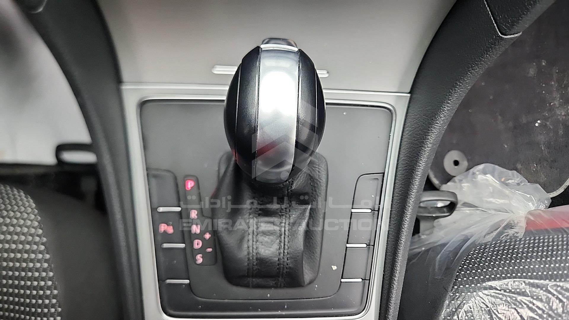 2018 VOLKSWAGEN PASSAT VIN: WVWAR7A32JC040107
