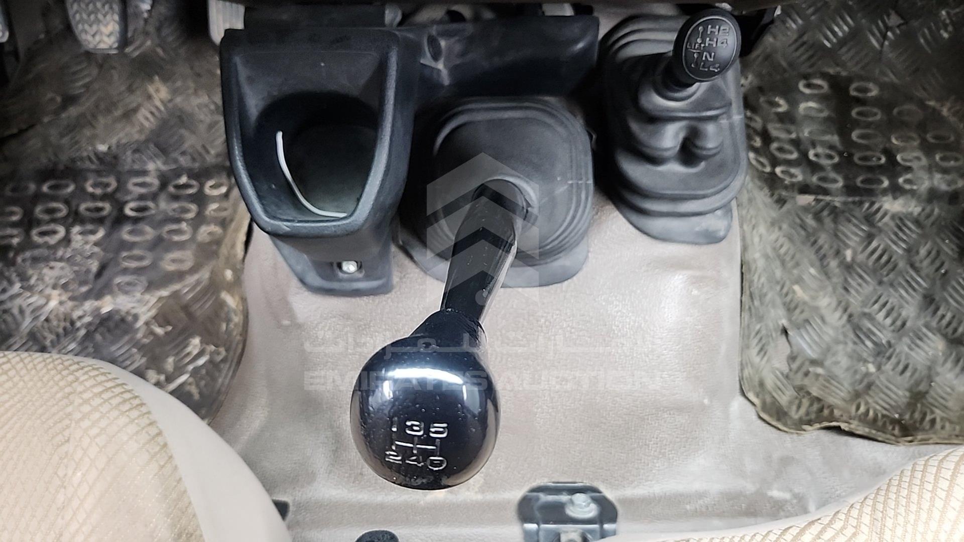 2013 TOYOTA LAND CRUISER VIN: JTFBU71J1D4703089