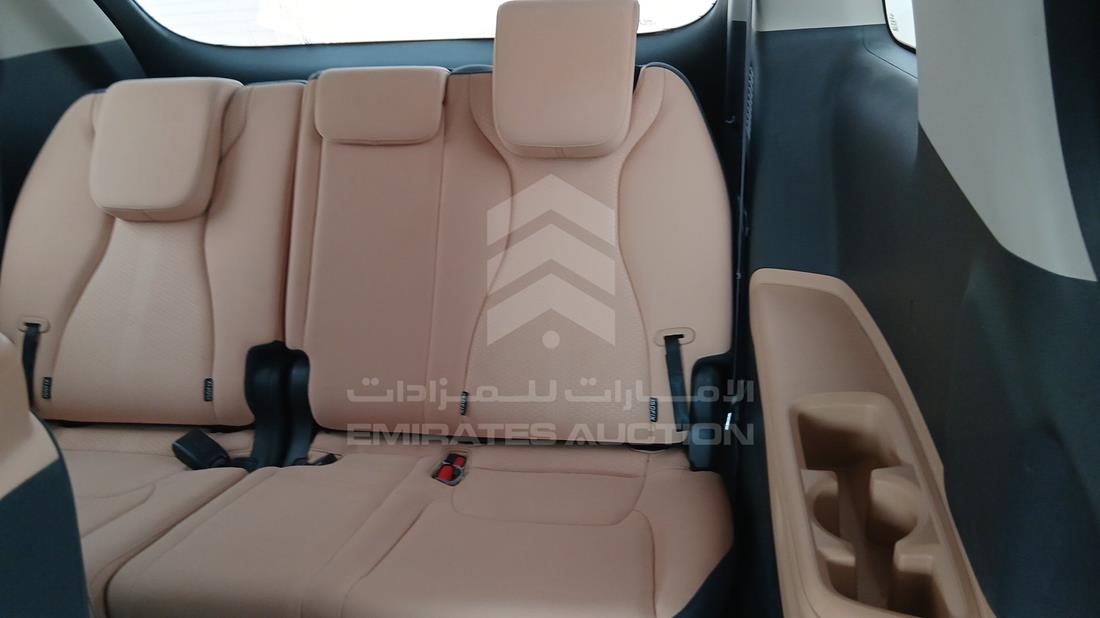 كيا كرنفال 2022 — زاوية الراكب الخلفي اليمنى — صورة 21