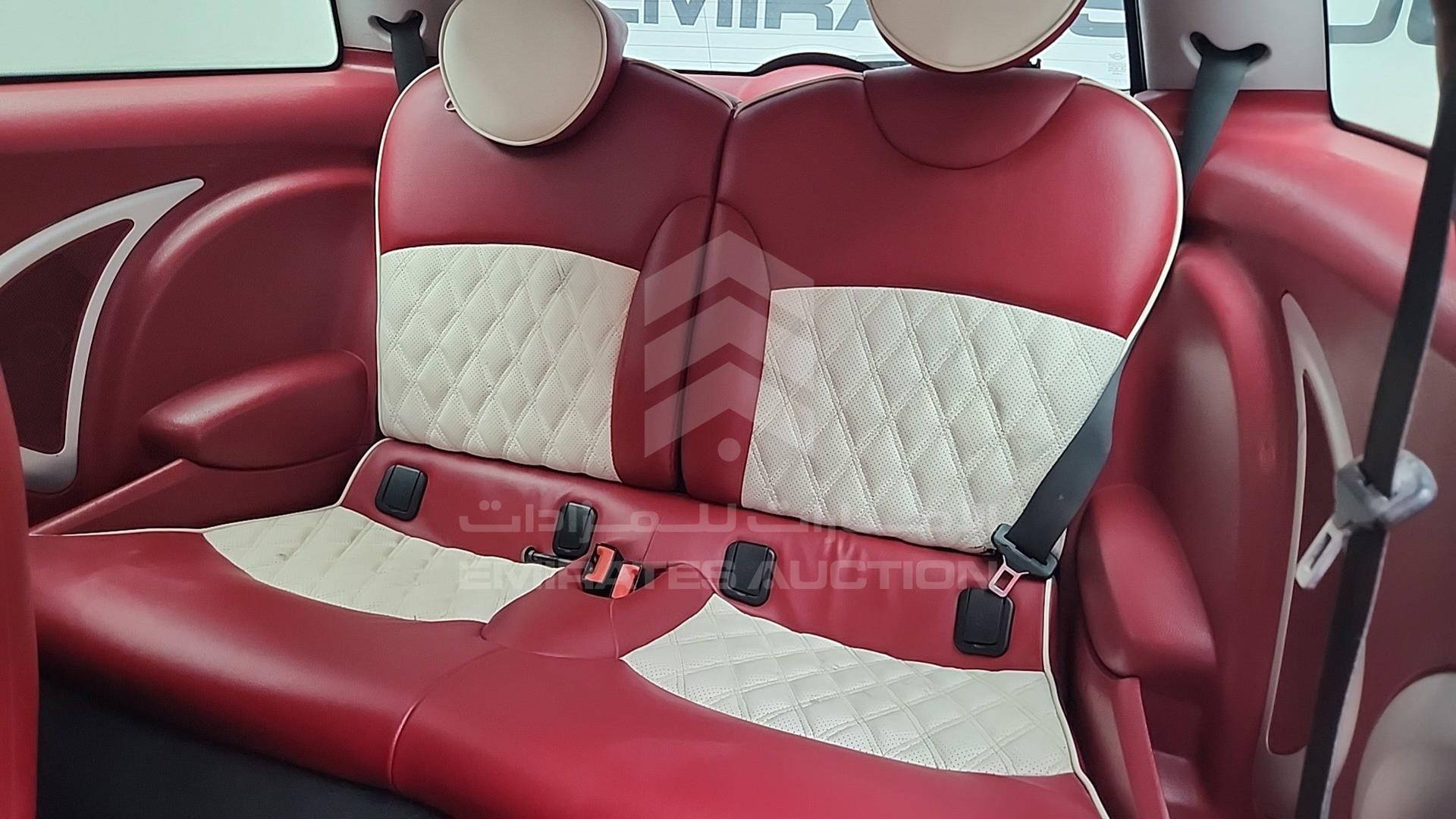 2010 MINI COOPER VIN: WMWMF3C55ATZ25394