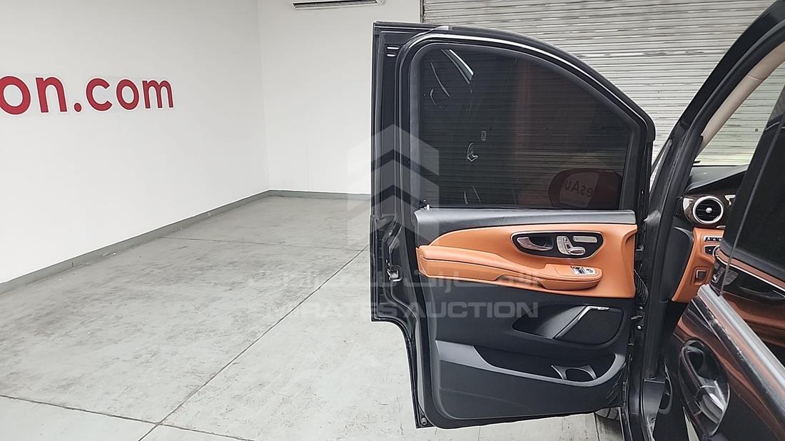 2016 Mercedes V 220 — Front Left Door — Photo 10