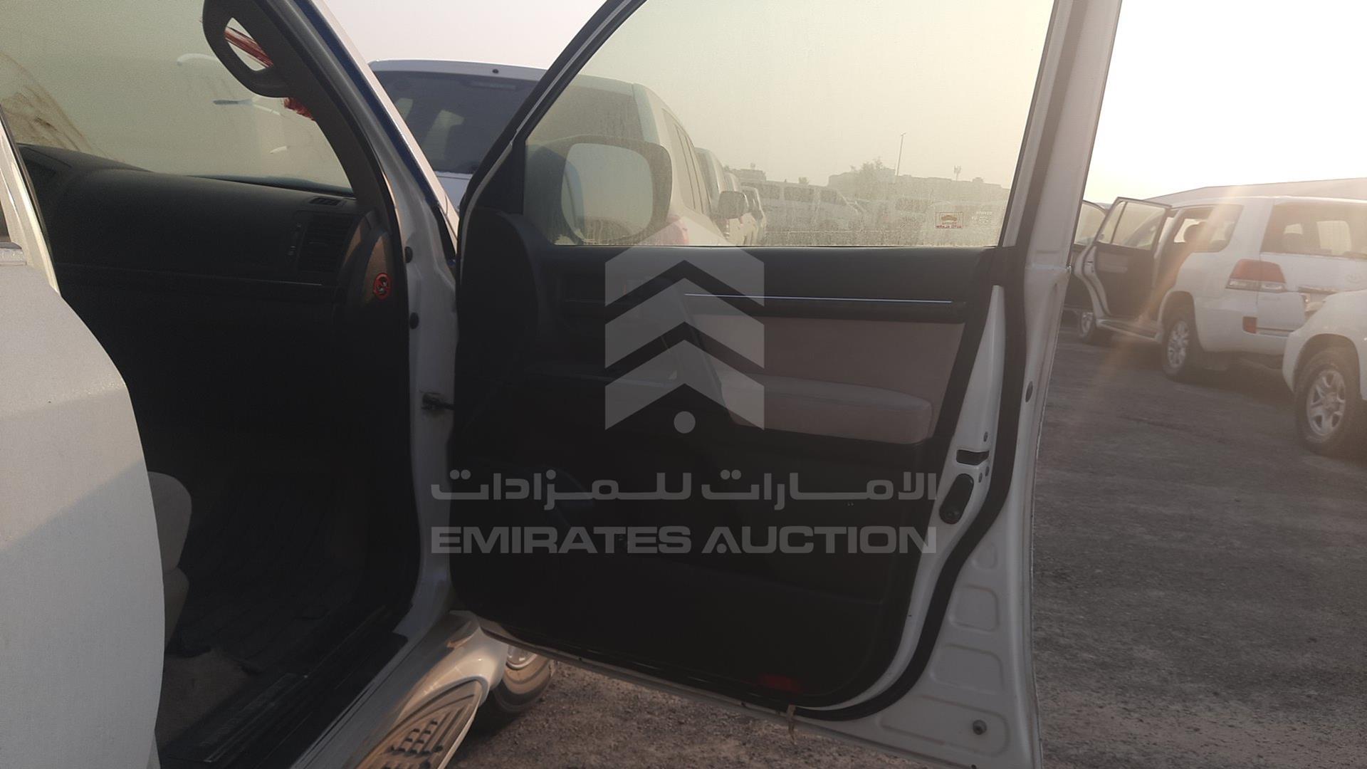 2011 TOYOTA LAND CRUISER VIN: JTMHU09J1B4042644