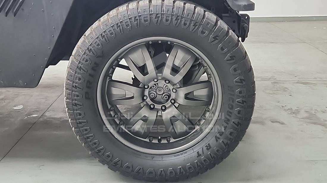 1986 Hummer H1 — Front Right Tyre — Photo 28