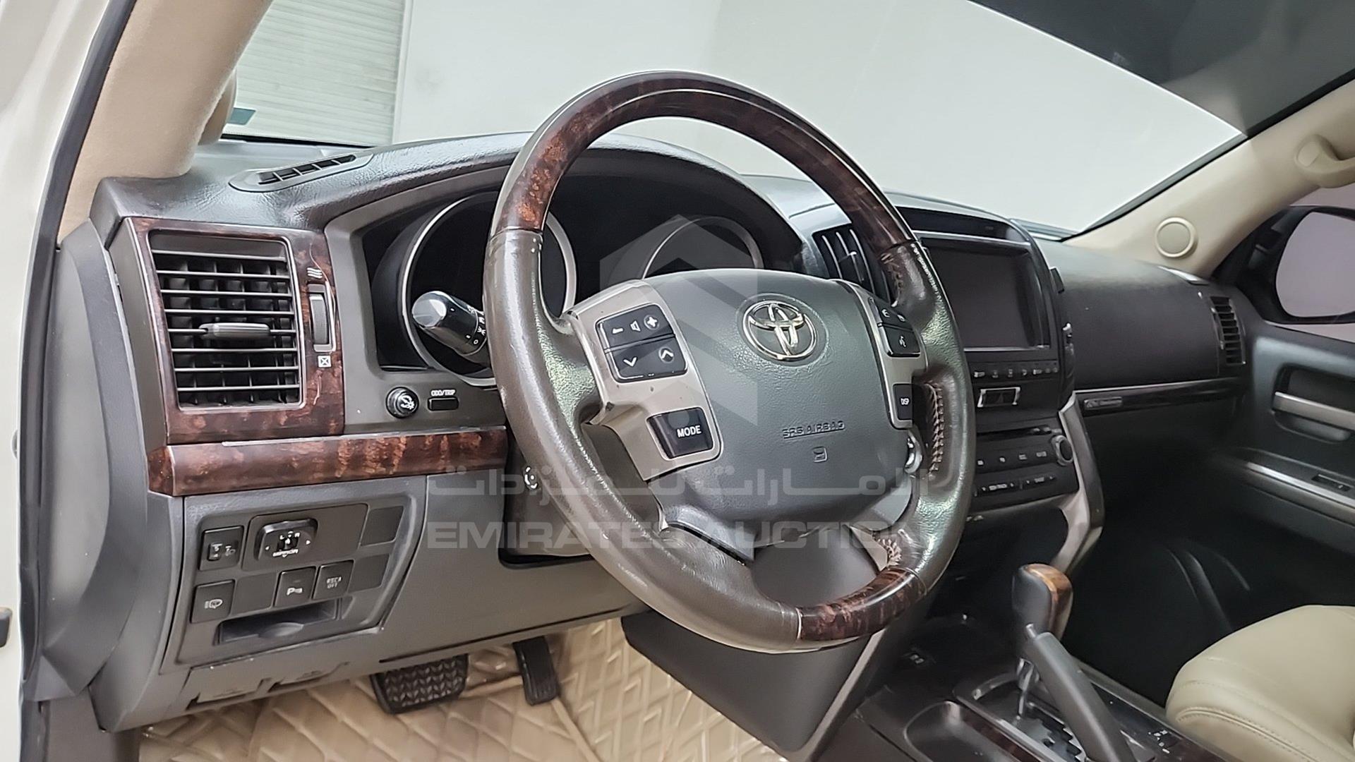 2011 TOYOTA LAND CRUISER VIN: JTMHT05J0B4039615