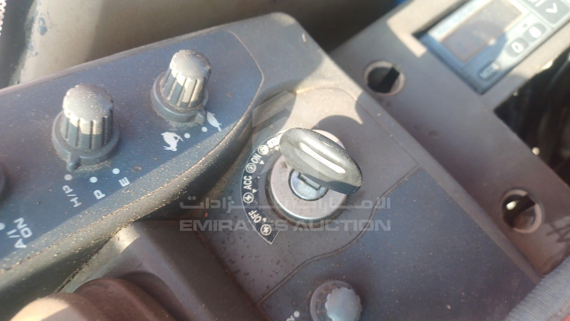 2016 HITACHI EXCAVATOR VIN: HHEAXA00J00100363
