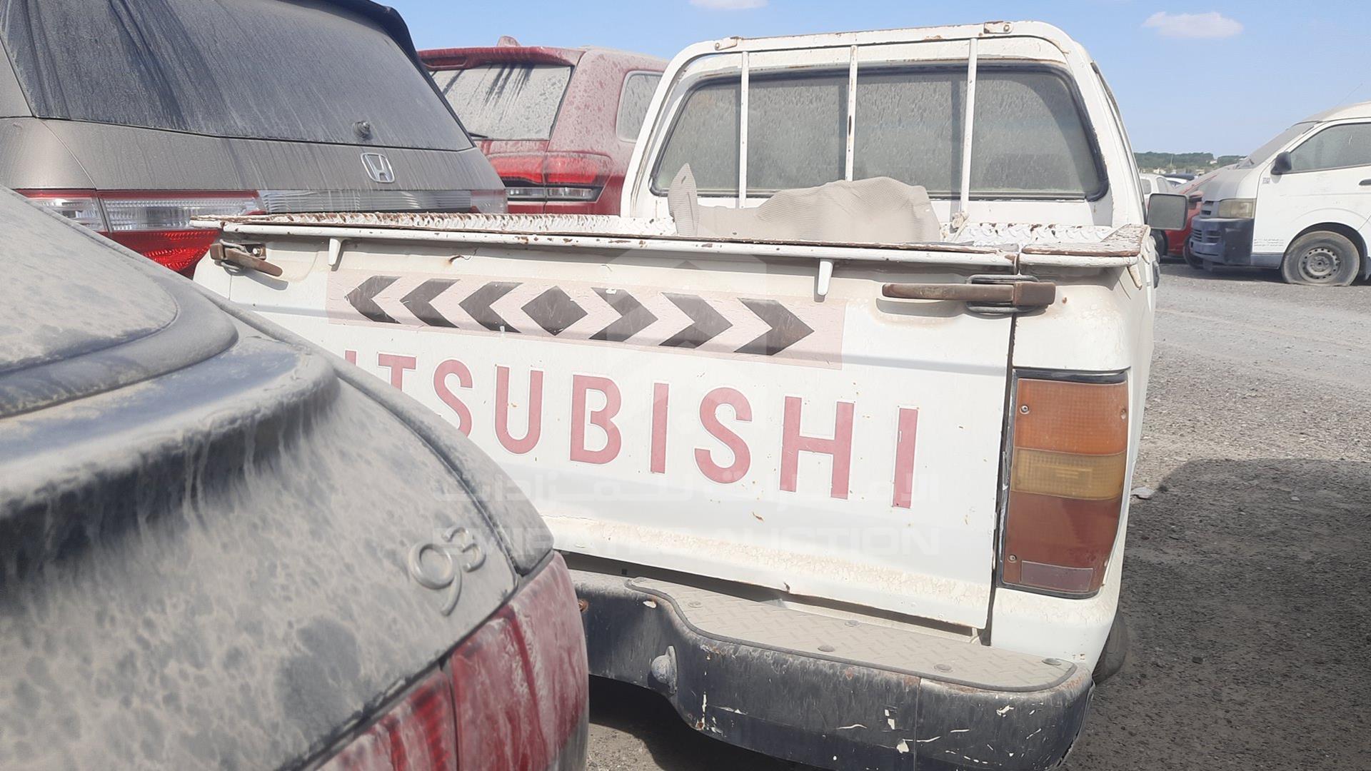 2001 MITSUBISHI L 200 VIN: JMYJNK1201P700268