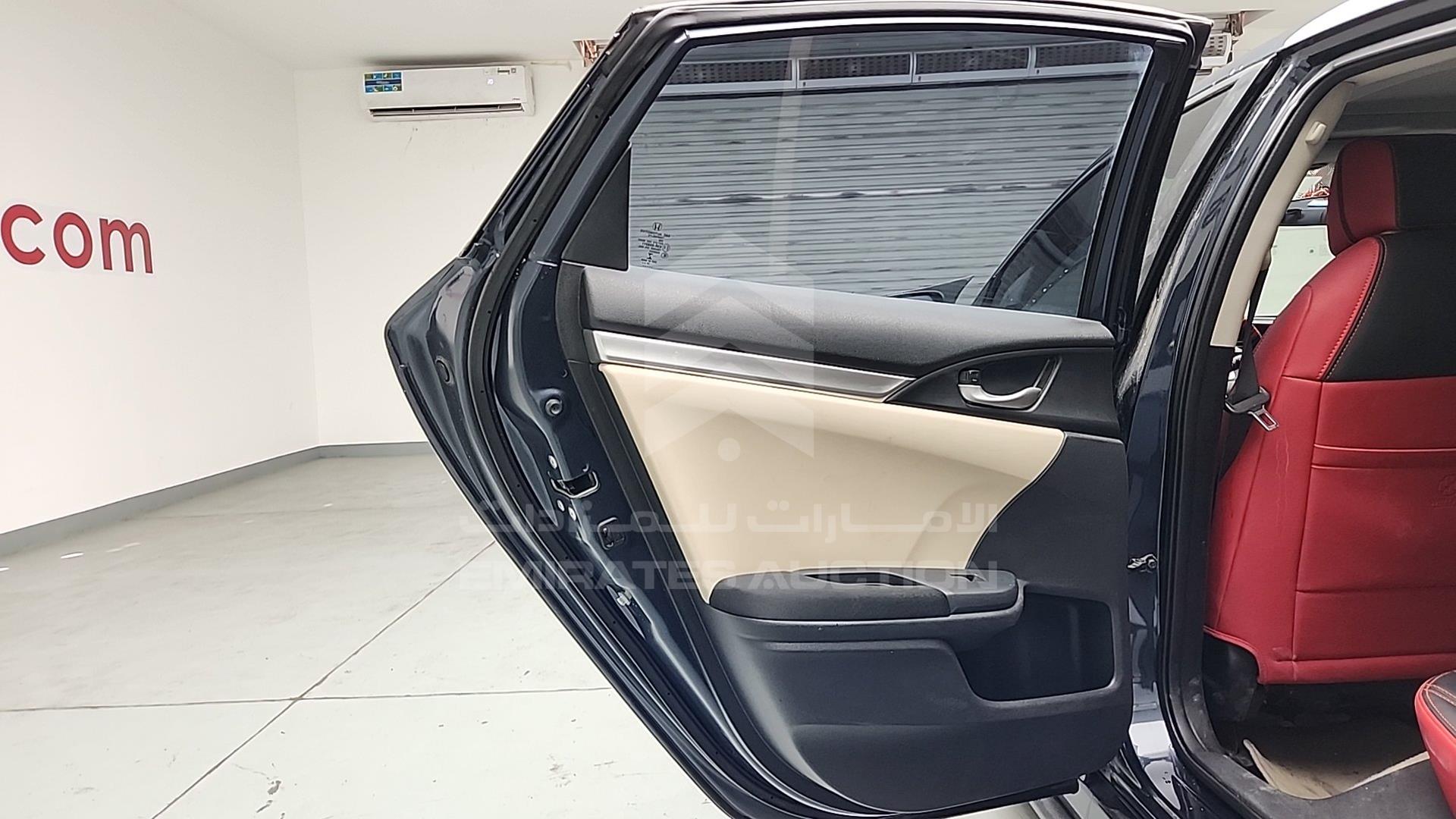 2018 HONDA CIVIC VIN: 19XFC2678JE450196