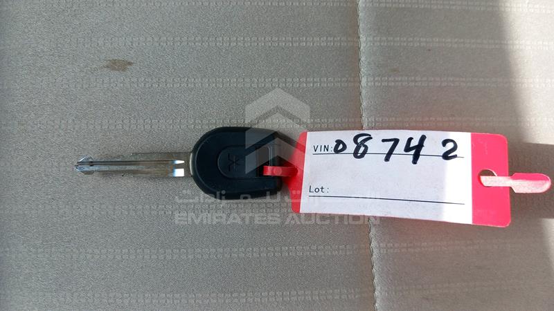 JE4MR62N1HJ708742 Auction: EmiratesAuction Lot: 410744 JE4MR62N1HJ708742 Mitsubishi Pajero 2017 -- Photo 5