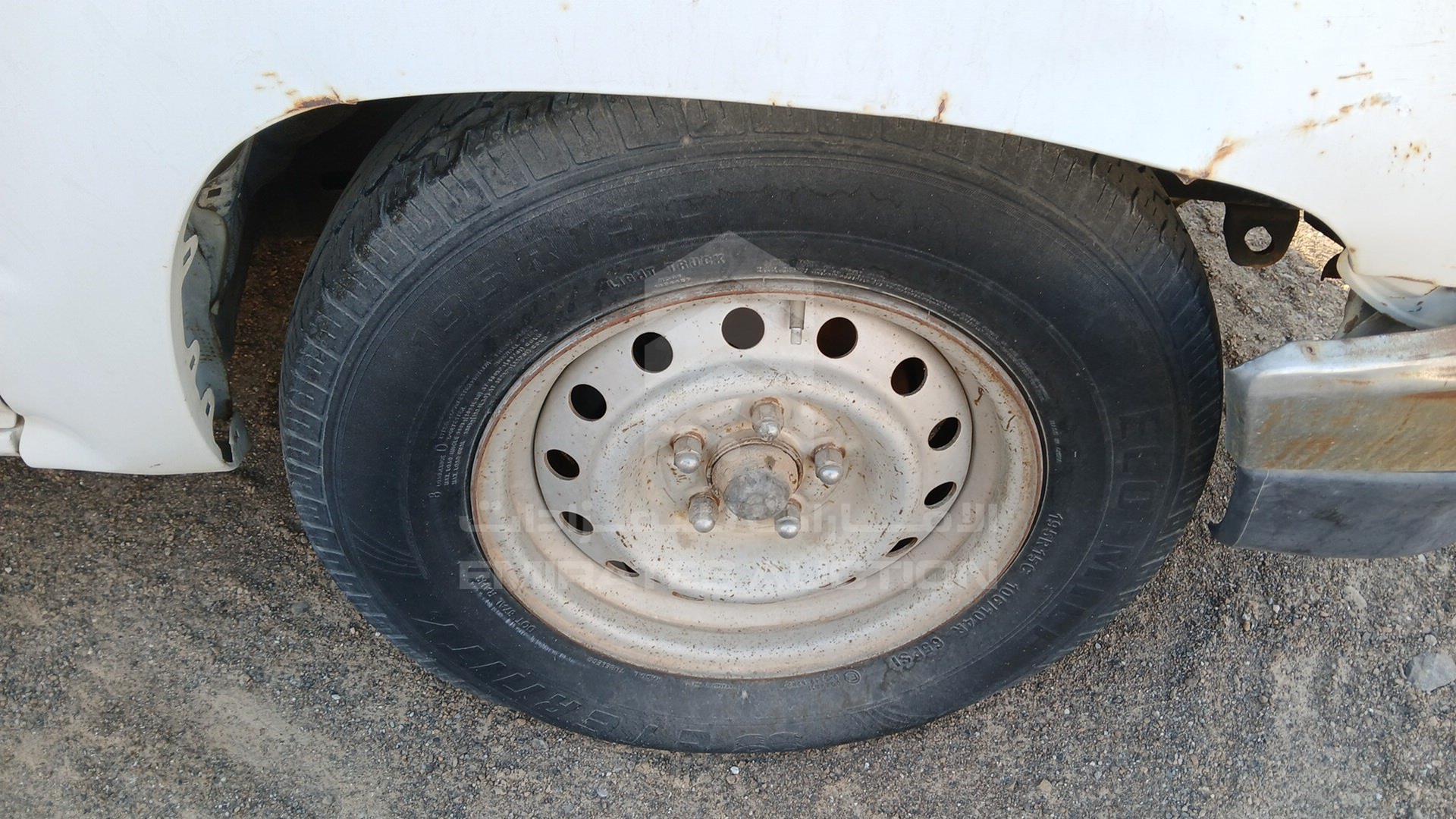 2000 TOYOTA HILUX VIN: JTFEG426010022941