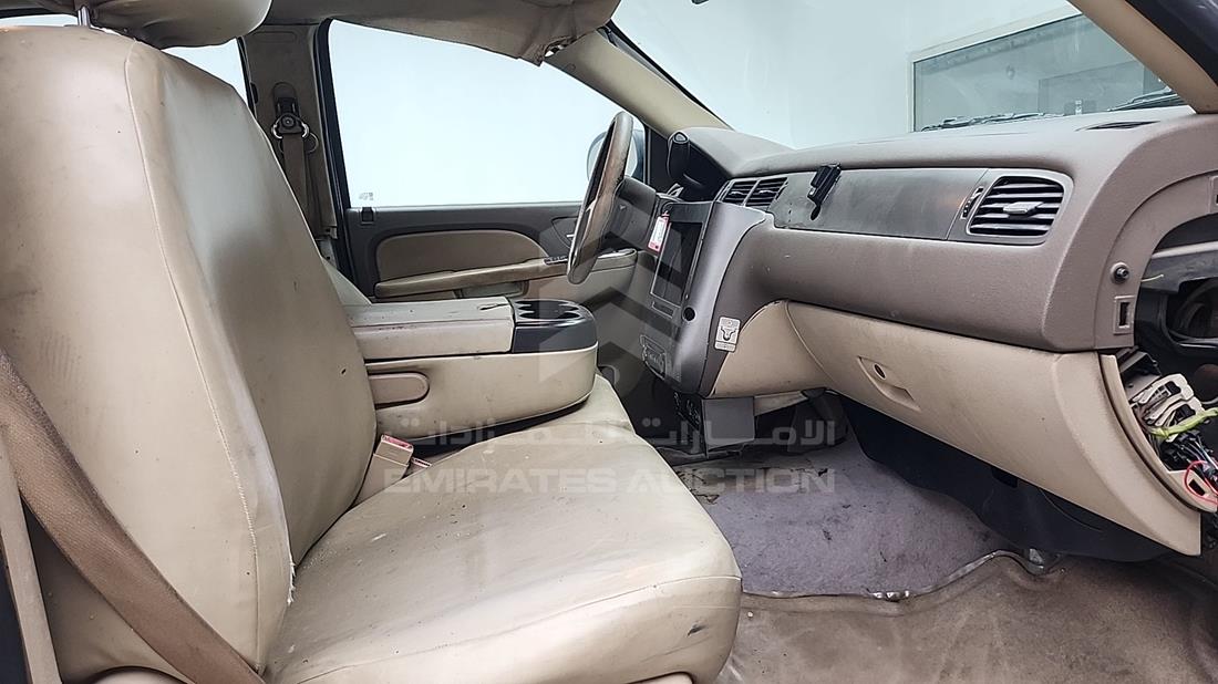 2010 Chevrolet Tahoe — Front Right Passenger Seat View — Photo 24