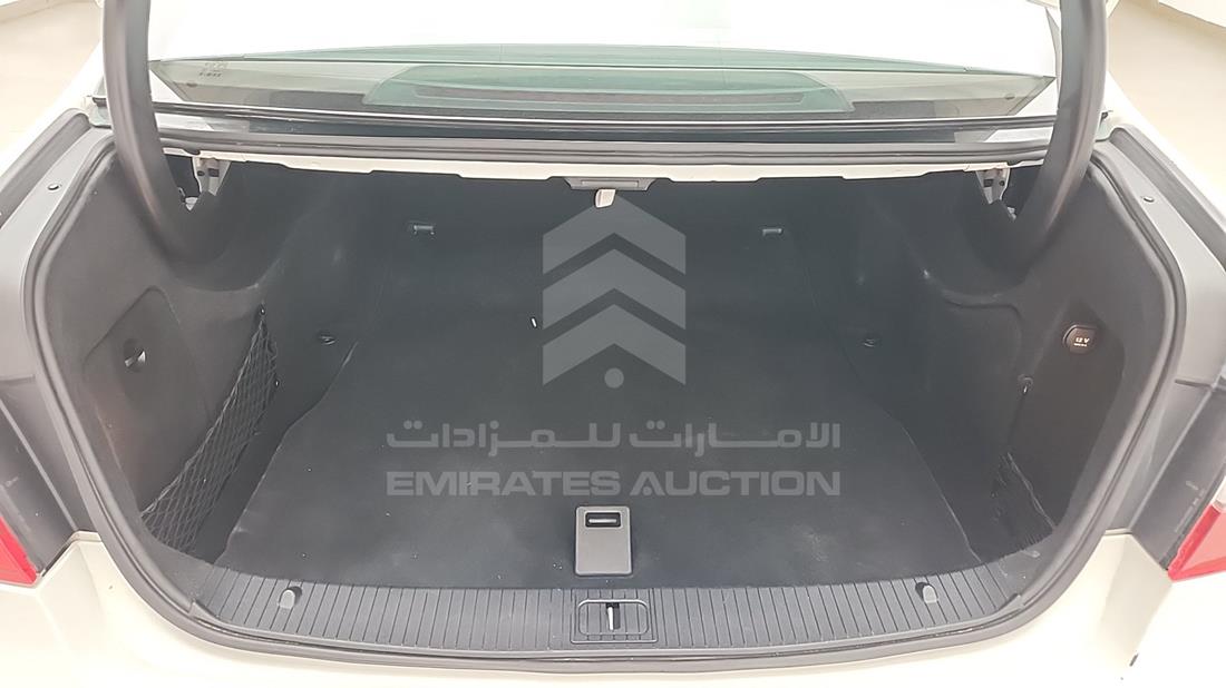 مرسيدس E 350 2010 — زاوية صندوق السيارة — صورة 26