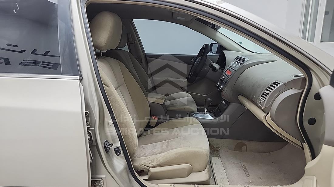 2009 Nissan Altima — Front Right Passenger Seat View — Photo 25