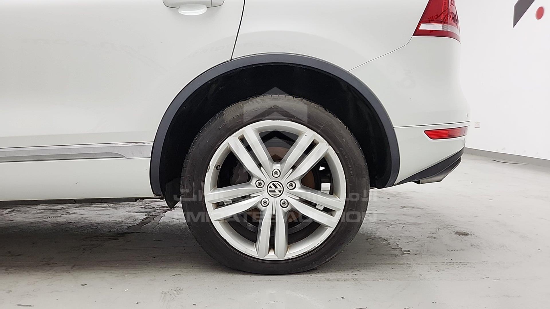 2014 VOLKSWAGEN TOUAREG VIN: WVGBC2BP3ED000124