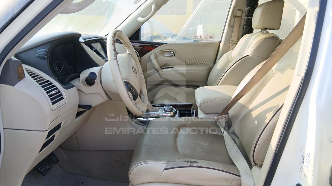 نيسان باترول 2019 — زاوية السائق الأمامية اليسرى — صورة 12