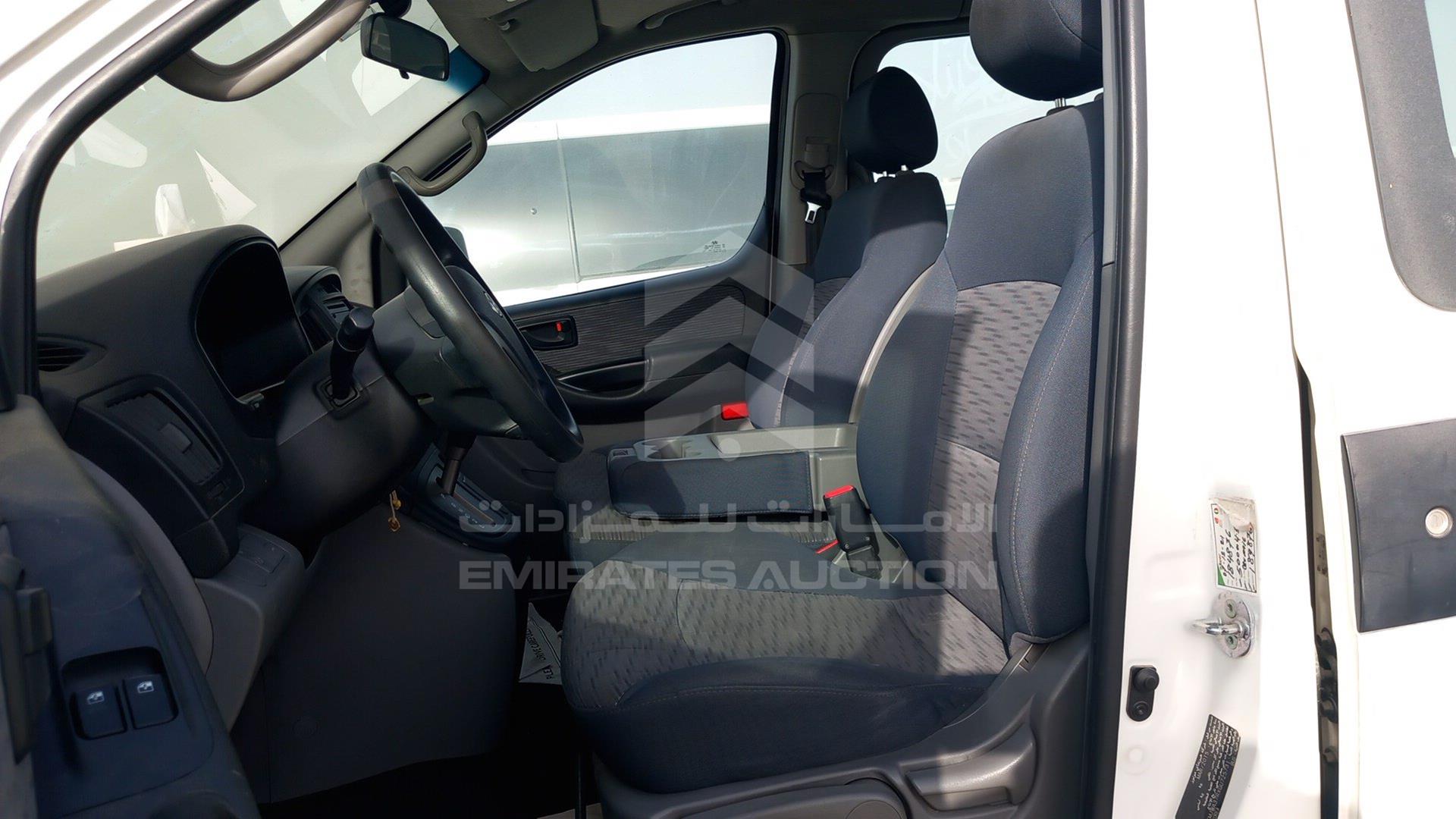 2016 HYUNDAI H1 VIN: KMJWA37RXGU725731