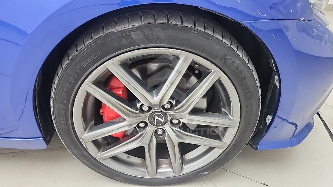 2015 Lexus IS 350 — Front Right Tyre — Photo 34