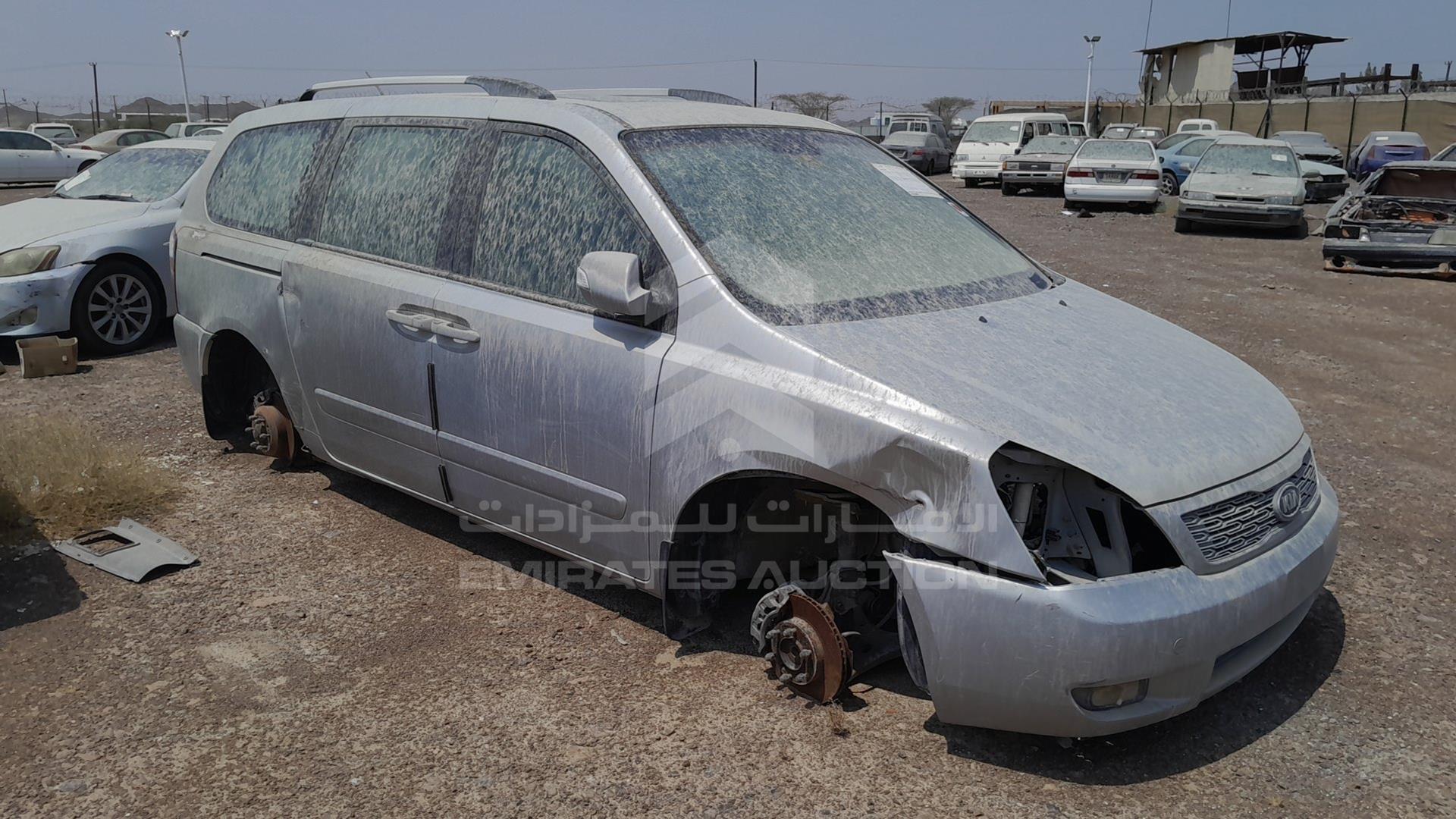2011 KIA CARNIVAL VIN: KNAMH8172B6368472