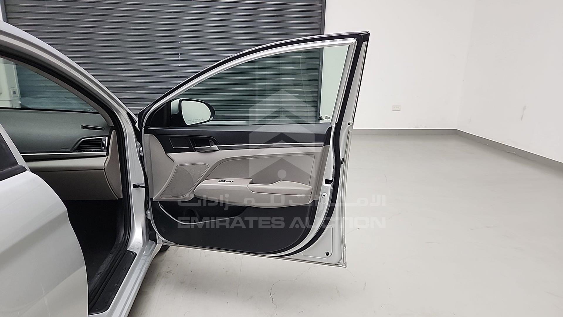 2018 HYUNDAI ELANTRA VIN: 5NPD74LF8JH376096