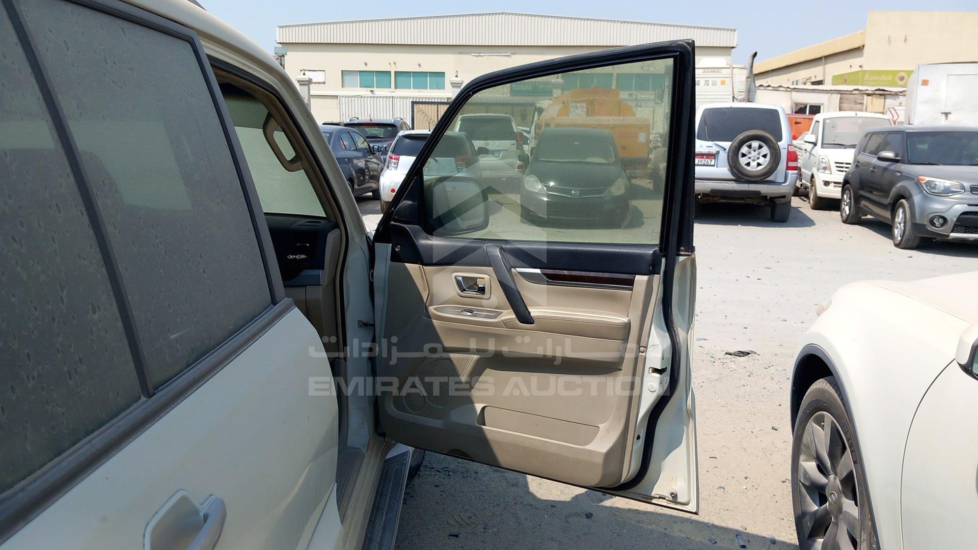 2009 MITSUBISHI PAJERO VIN: JMYLRV93W9J708703
