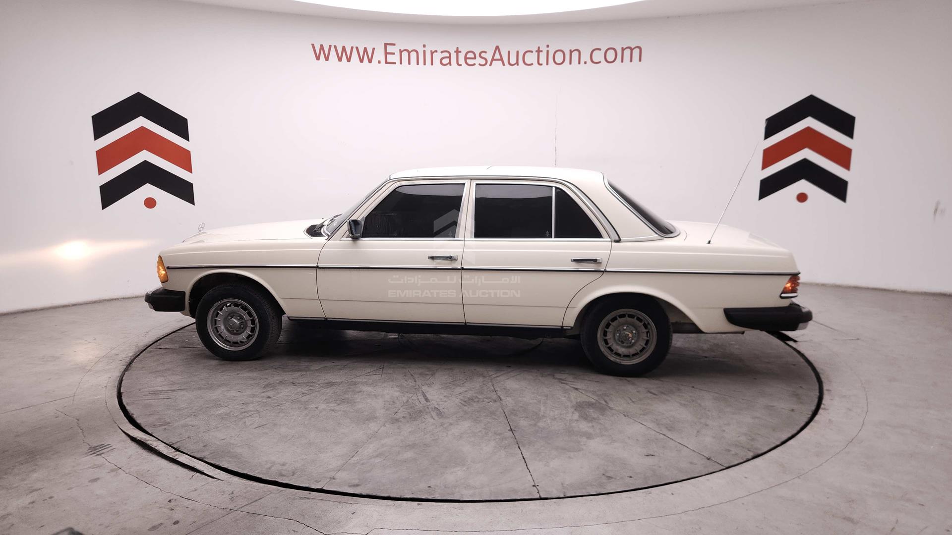 1980 MERCEDES D 300 VIN: WDB12313012183975