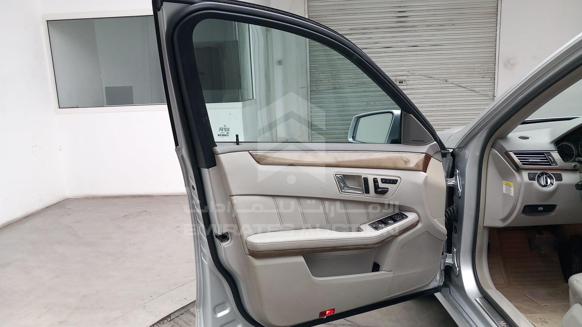 2011 MERCEDES E350 VIN: WDDHF8HB1BA303636