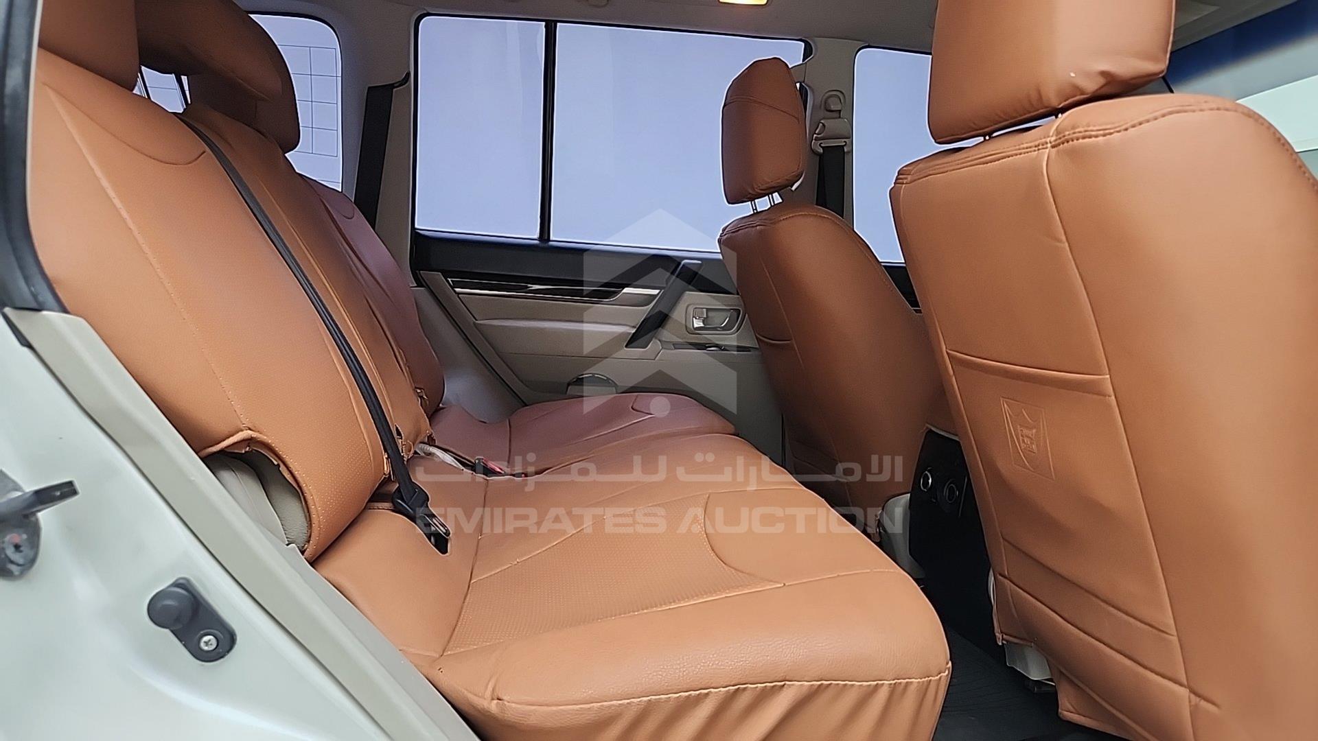 2011 MITSUBISHI PAJERO VIN: JMYLRV95WBJ705799