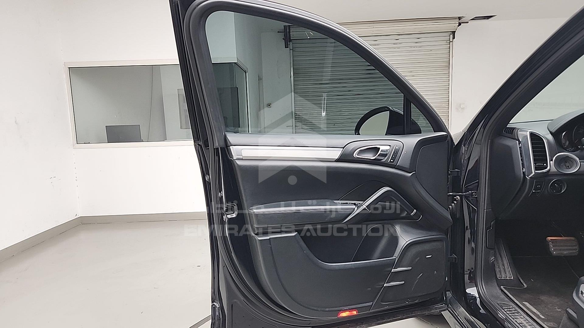 2012 PORSCHE CAYENNE S VIN: WP1ZZZ92ZCLA44383