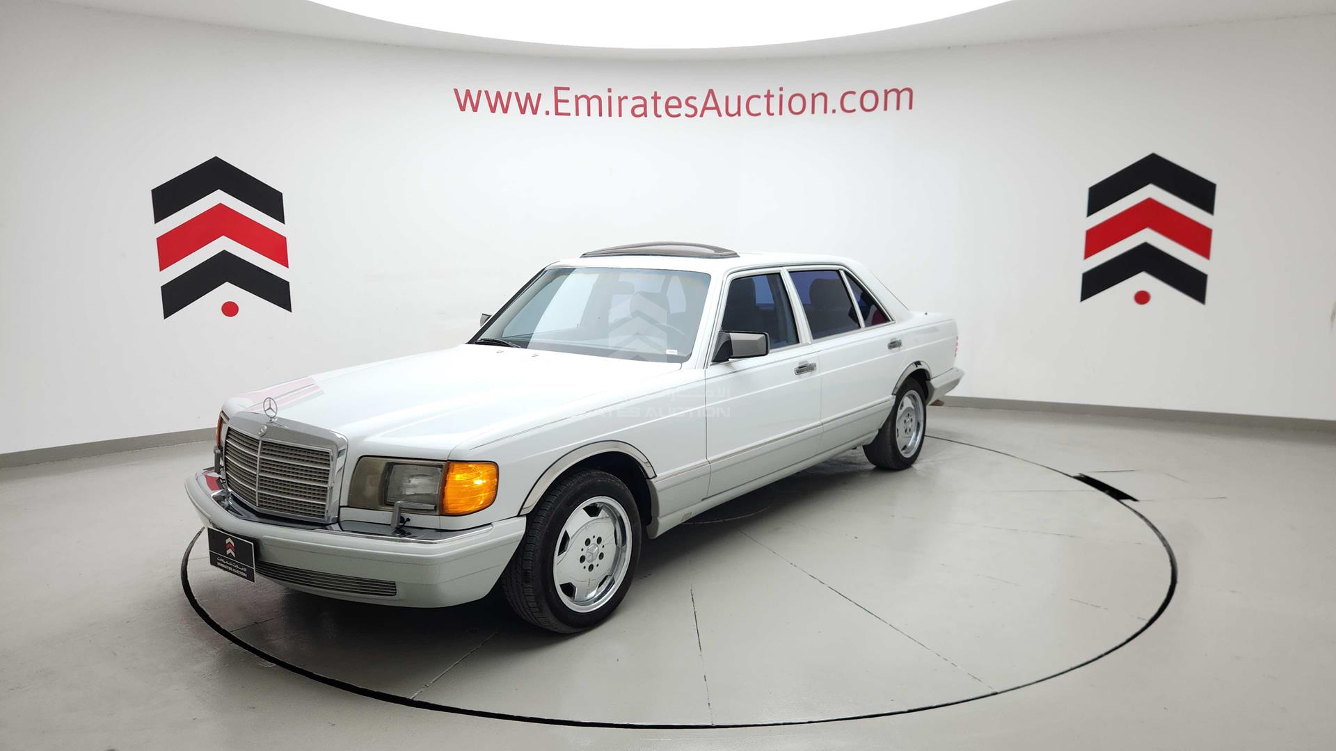 1990 MERCEDES SEL 560 VIN: WDBCA39E7LA537035