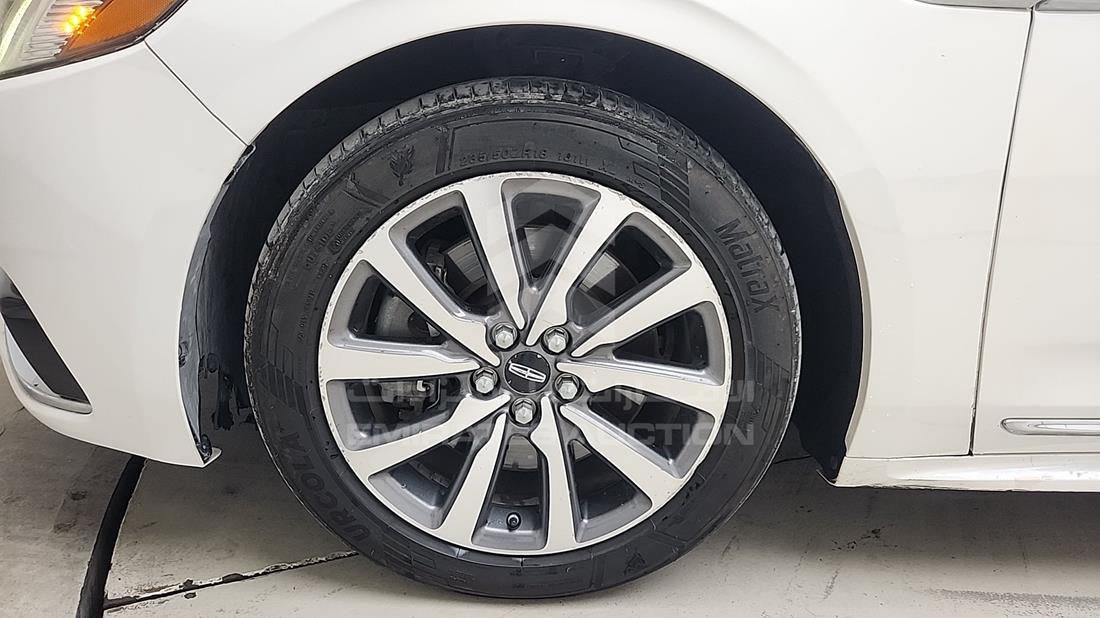 لينكولن Continental 2017 — الإطار الأمامي الأيسر — صورة 38
