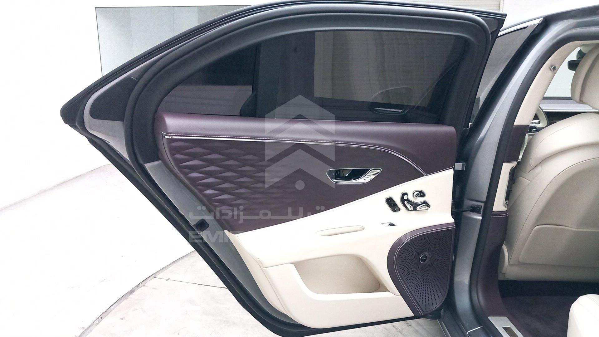 2020 BENTLEY FLYING SPUR VIN: SCBBA5ZG1LC083009