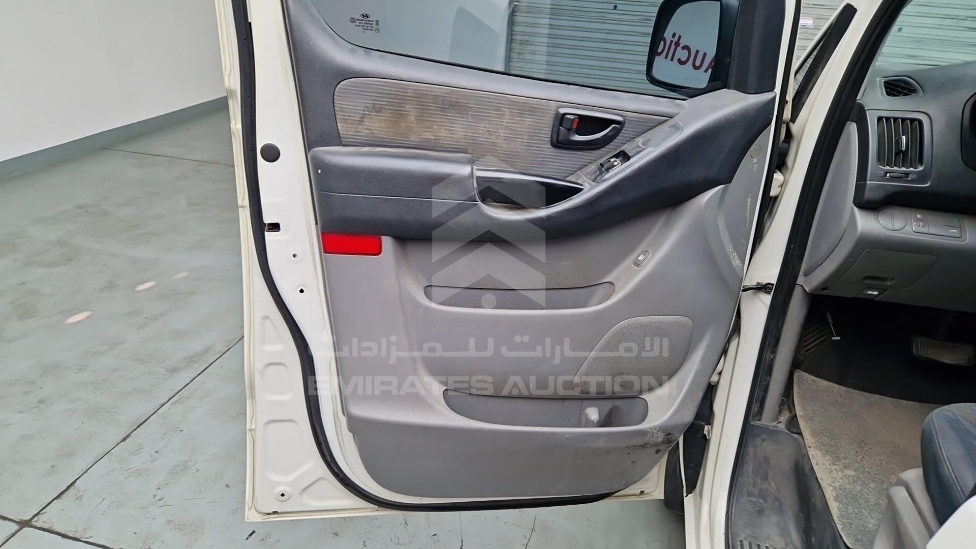 2016 HYUNDAI H1 VIN: KMJWA37RXGU775139