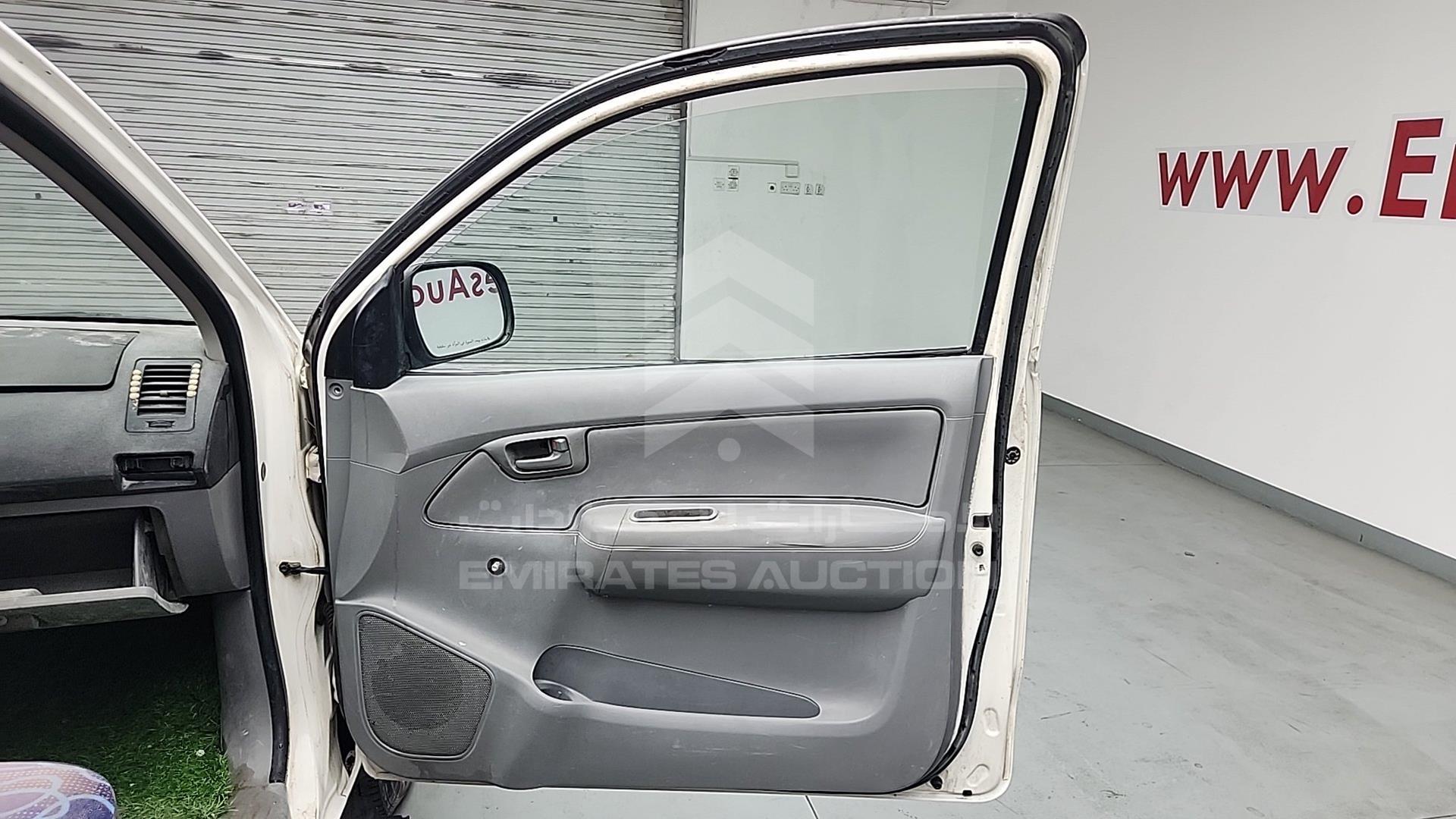 2007 TOYOTA HILUX VIN: MR0AX12G770006728
