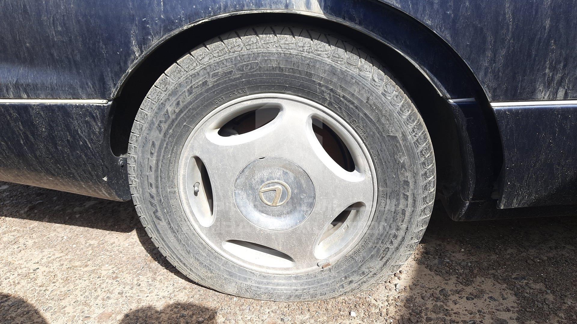2000 LEXUS LS400 VIN: JT153UF2000128564