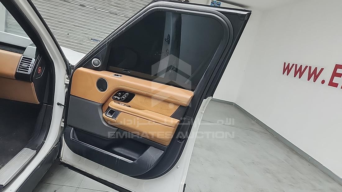 رنج روفر اتش اس إى 2018 — الباب الأمامي الأيمن — صورة 26