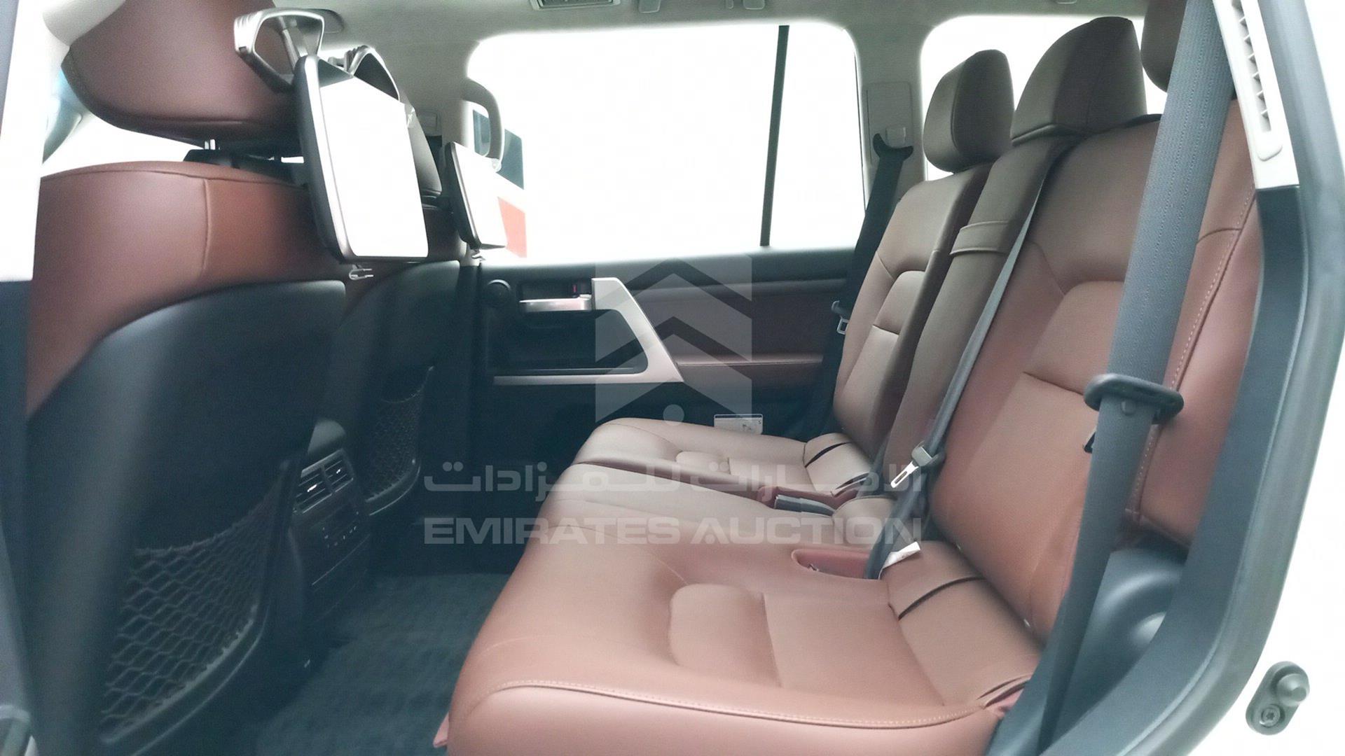 2017 TOYOTA LAND CRUISER VIN: JTMHY05J3H4054037