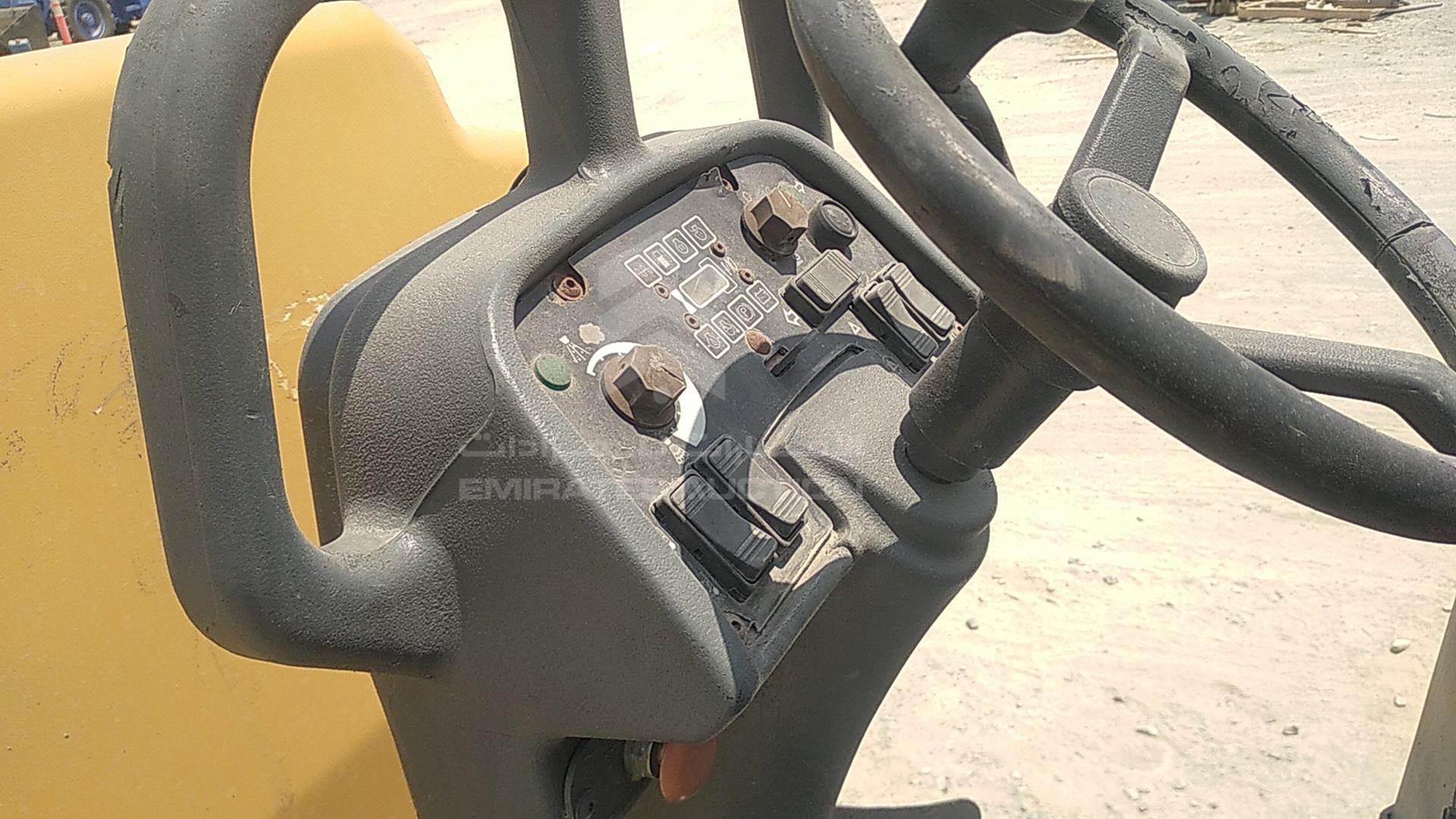 2015 CATERPILLAR --- VIN: CATCB14BB47800276