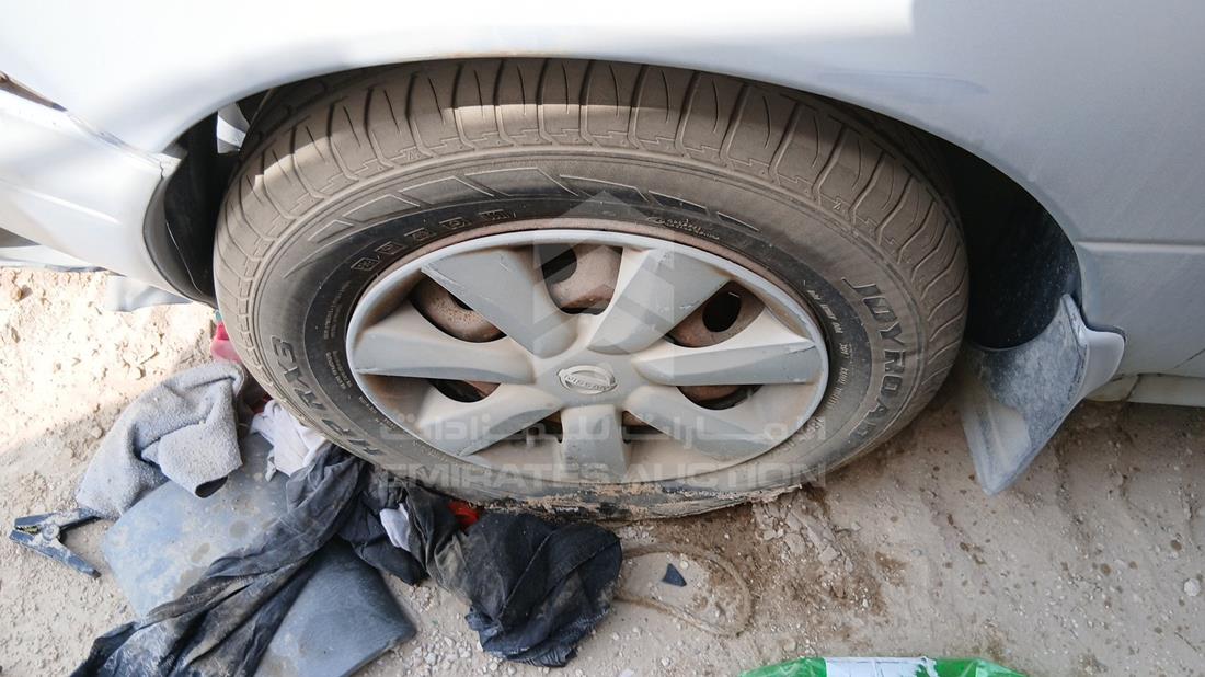 نيسان صني 1997 — الإطار الأمامي الأيسر — صورة 29