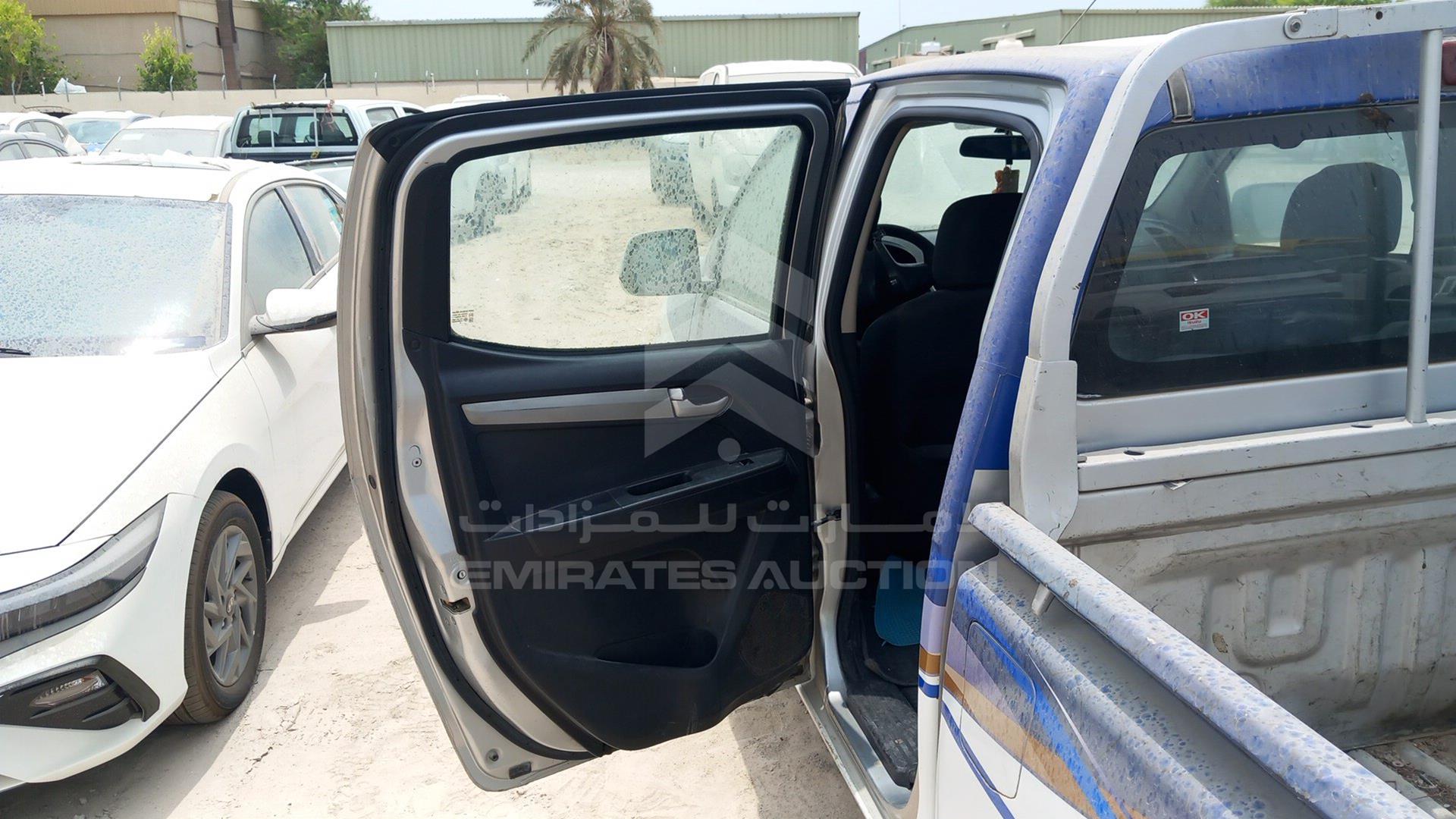 2015 ISUZU D-MAX VIN: MPAEL3317FT013569