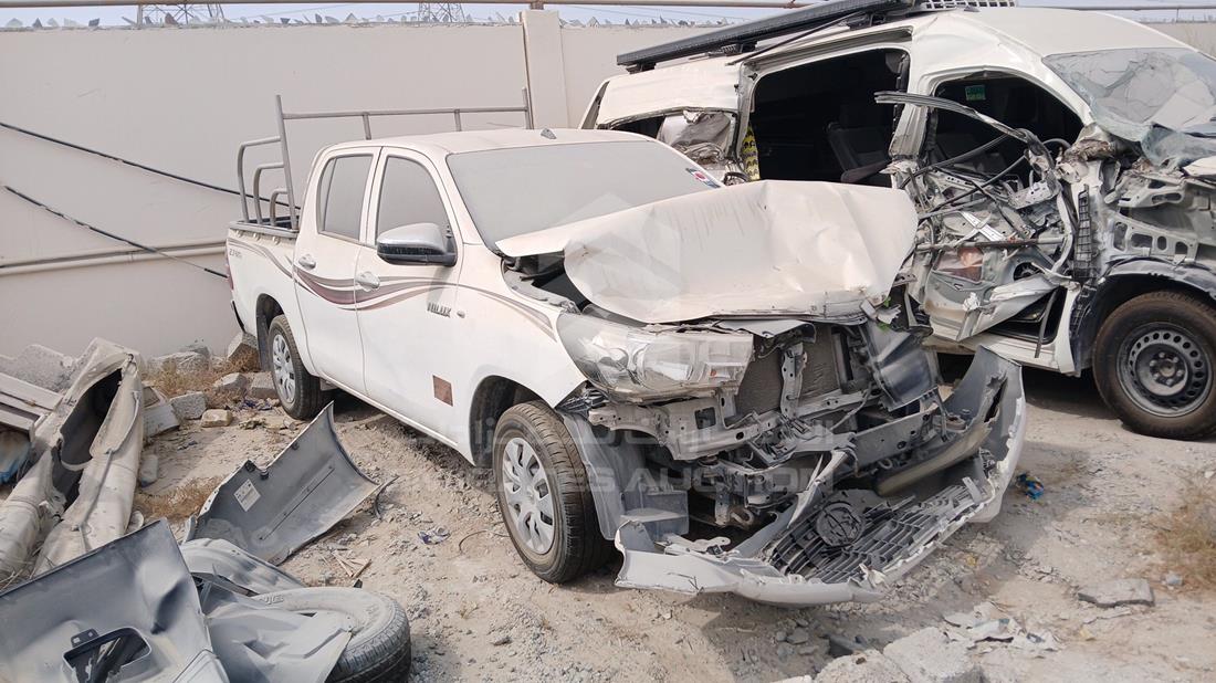 2019 Toyota Hilux — Front Right Angle — Photo 9