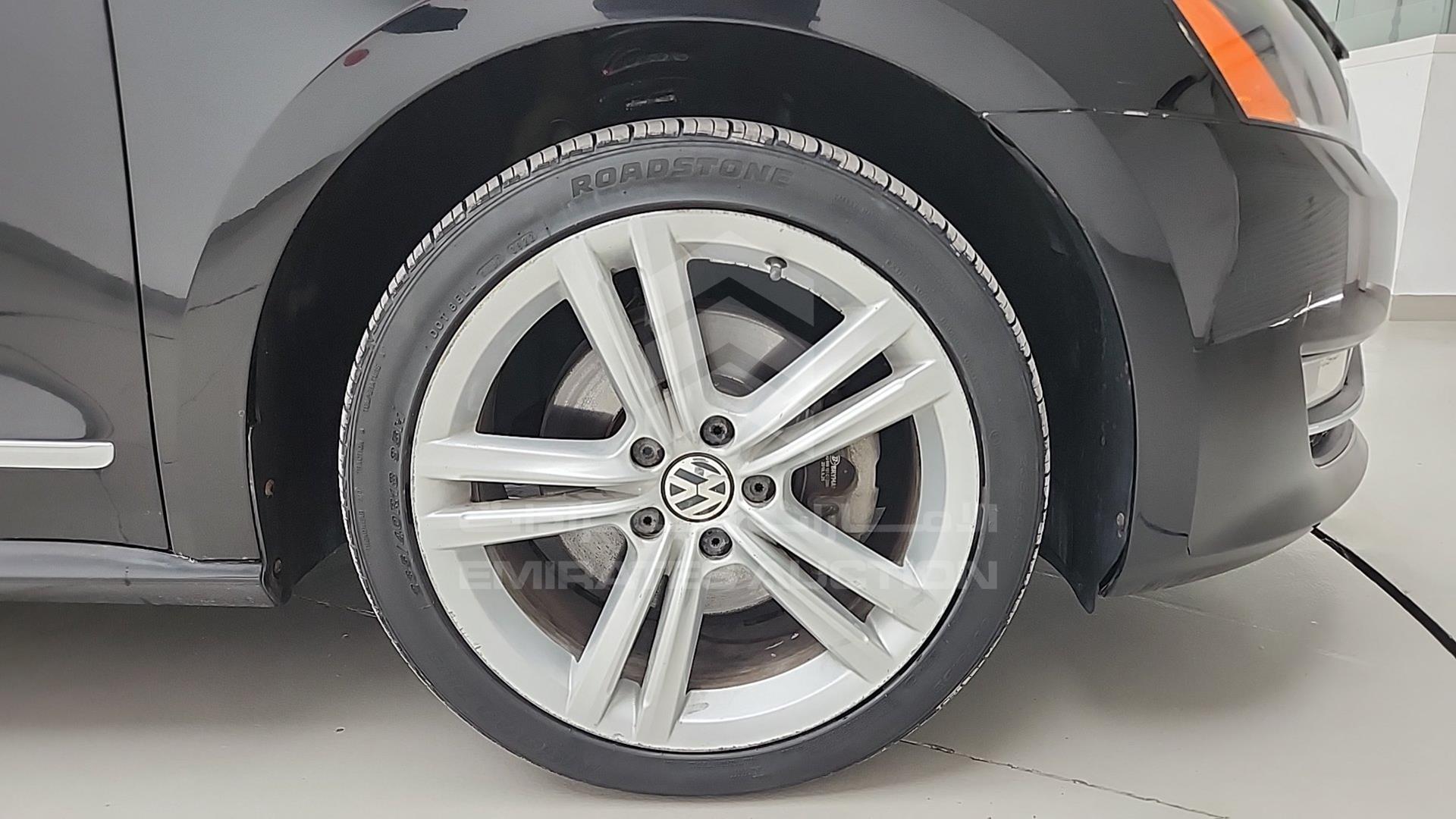 2015 VOLKSWAGEN PASSAT VIN: WVWCR7A38FC001182