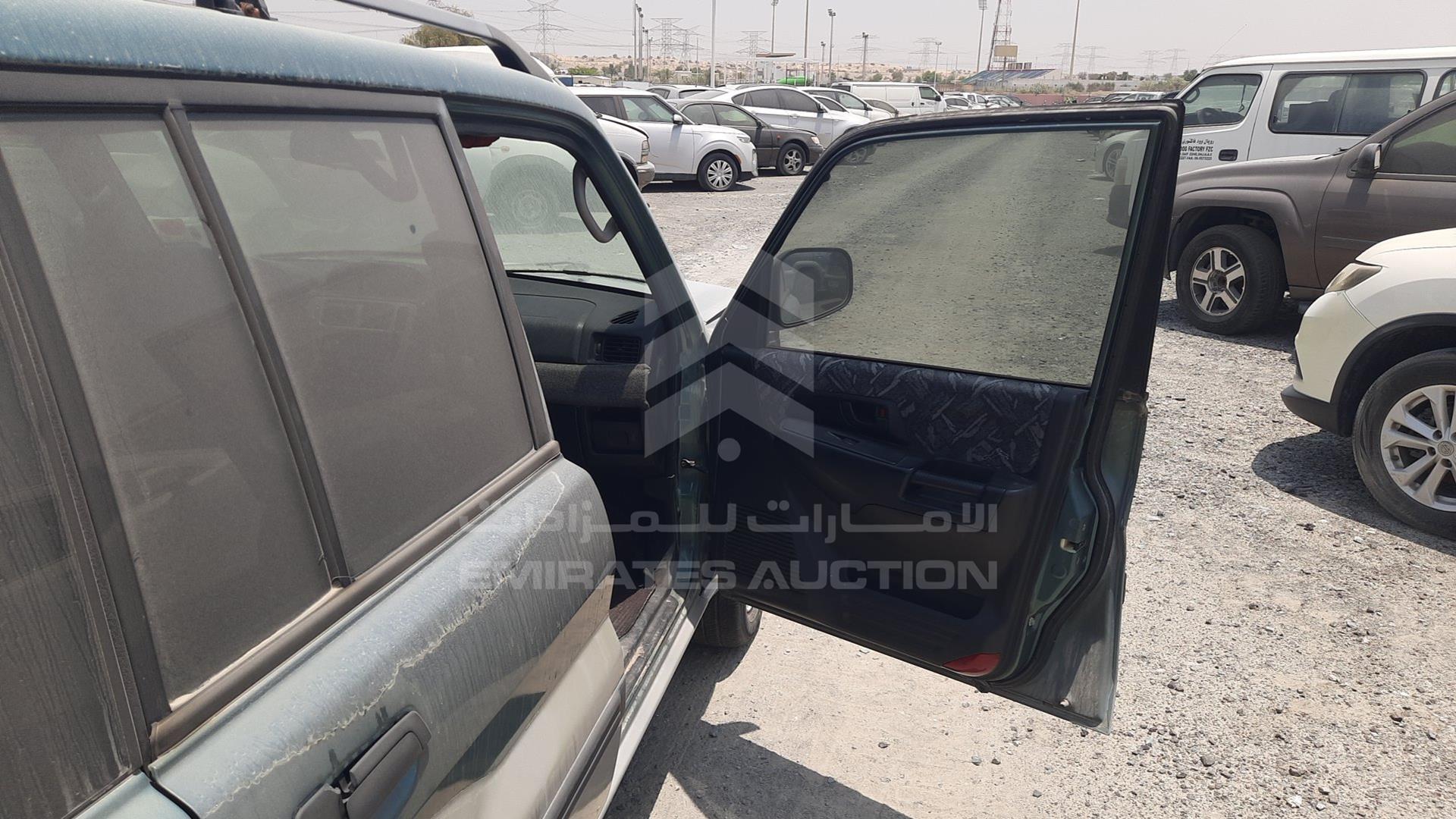 2000 MITSUBISHI PAJERO VIN: JMYLRH76WYY700118