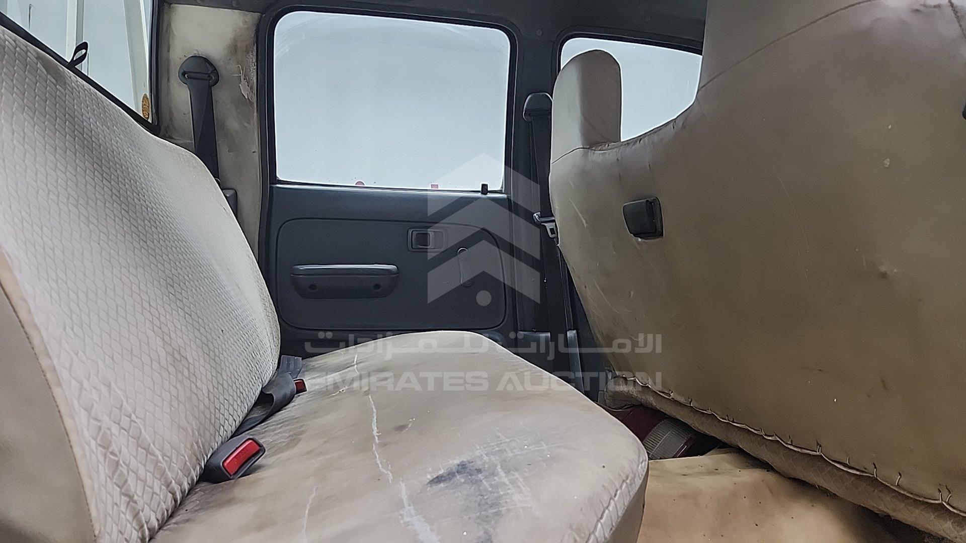 2005 TOYOTA HILUX VIN: JTFEM426450162201