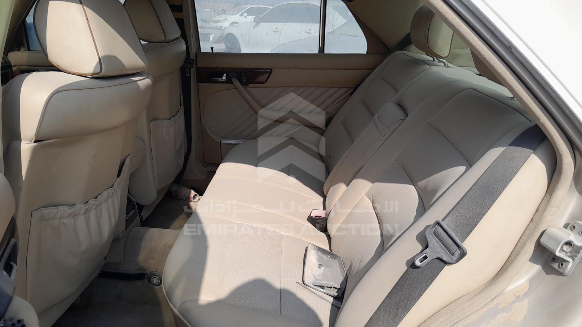 1989 MERCEDES SE 300 VIN: WDBCA24D2KA489158