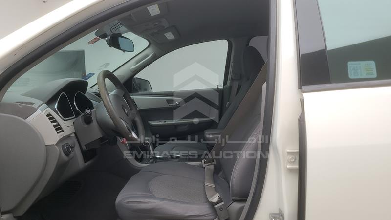1GNKR8ED9CJ235432 Auction: EmiratesAuction Lot: 413741 1GNKR8ED9CJ235432 Chevrolet Traverse 2012 WHITE Photo 17