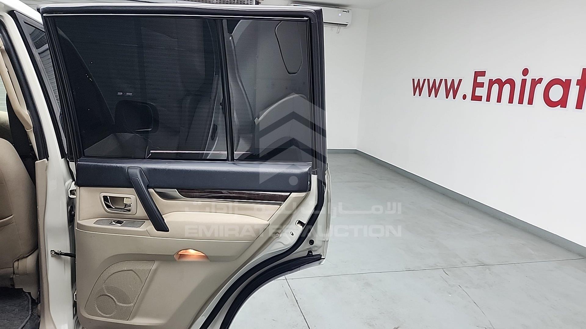 2011 MITSUBISHI PAJERO VIN: JMYLRV95WBJ701598