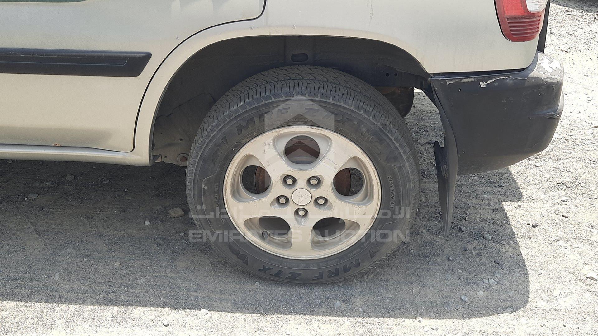 2000 MITSUBISHI PAJERO VIN: JMYLRH76WYY700118